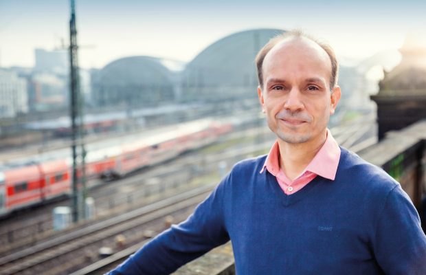 Torsten Steyer, Leiter Verkehrsvertragsmanagement bei DB Regio Südost, stellt sich aktuellen Kundenfragen.