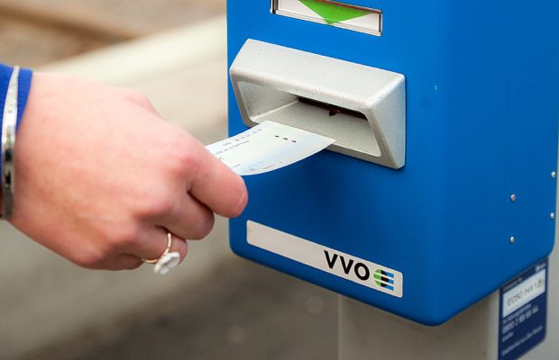 Entwerter am Bahnsteig.